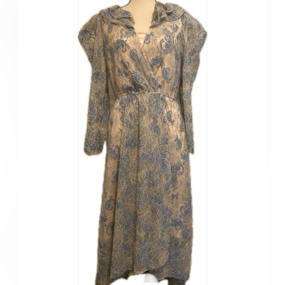 Current Air Women’s Elegant Lace Sheer Long sleeve Ruffles Blue Cream NEW medium